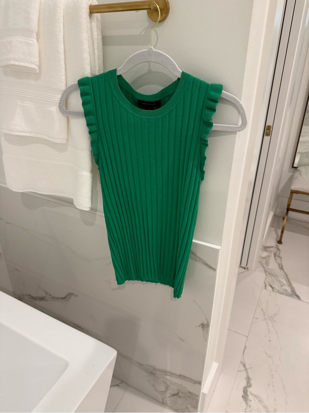 Ann Taylor Emerald Green Ribbed Sleeveless Knit Tank
